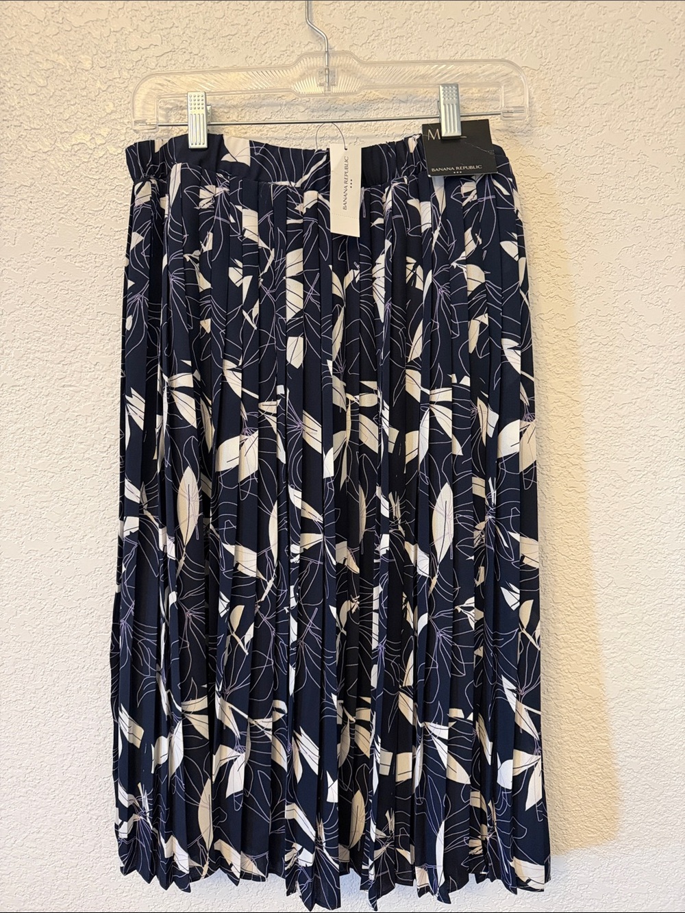 Banana Republic Navy and White Leaf-Print Pleated Midi Skirt